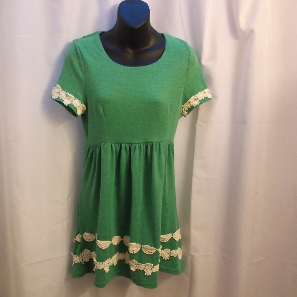 ### Pepper Tree London Short Sleeve Doily Ribbon